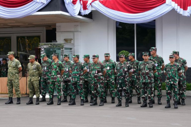 Wakil Panglima TNI Jenderal Tandyo Budi Revita dan Wakasad Letjen TNI Muhammad Saleh Mustafa memakai seragam PDL baru, Rabu (1/10/2025). [Dok. TNI]